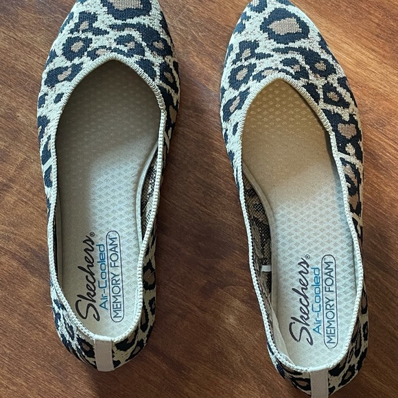 Sketchers cheetah slip on shoes - Picture 6 of 15